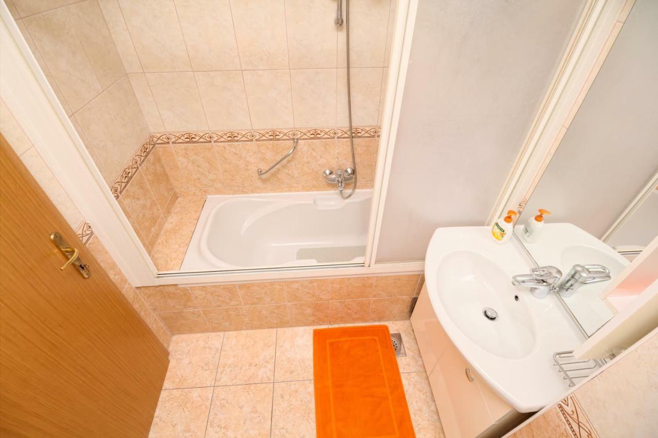 Apartman Laura Galileo Blizu Centra I Plaze Makarska Ngoại thất bức ảnh